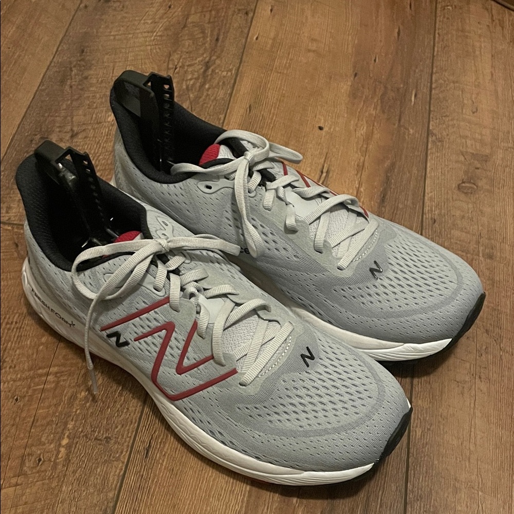 Grey and red New balance 880 men’s sz 10 and woman’s sz 11.5
